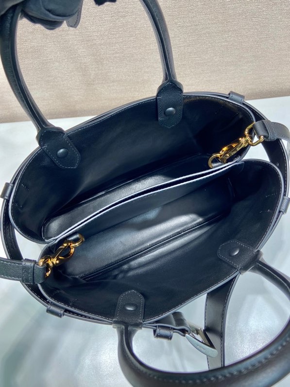 Pra*a top handle bags